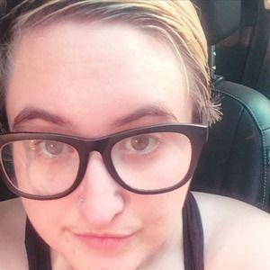 Meet your Posher, Lara